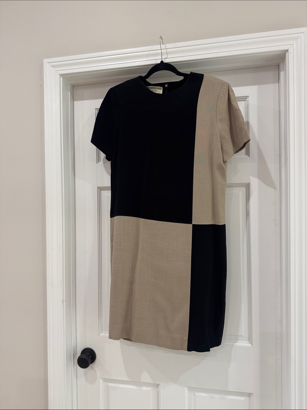 Y2K Jones New York Colorblock Short Sleeve Shift Dress in Black and Tan